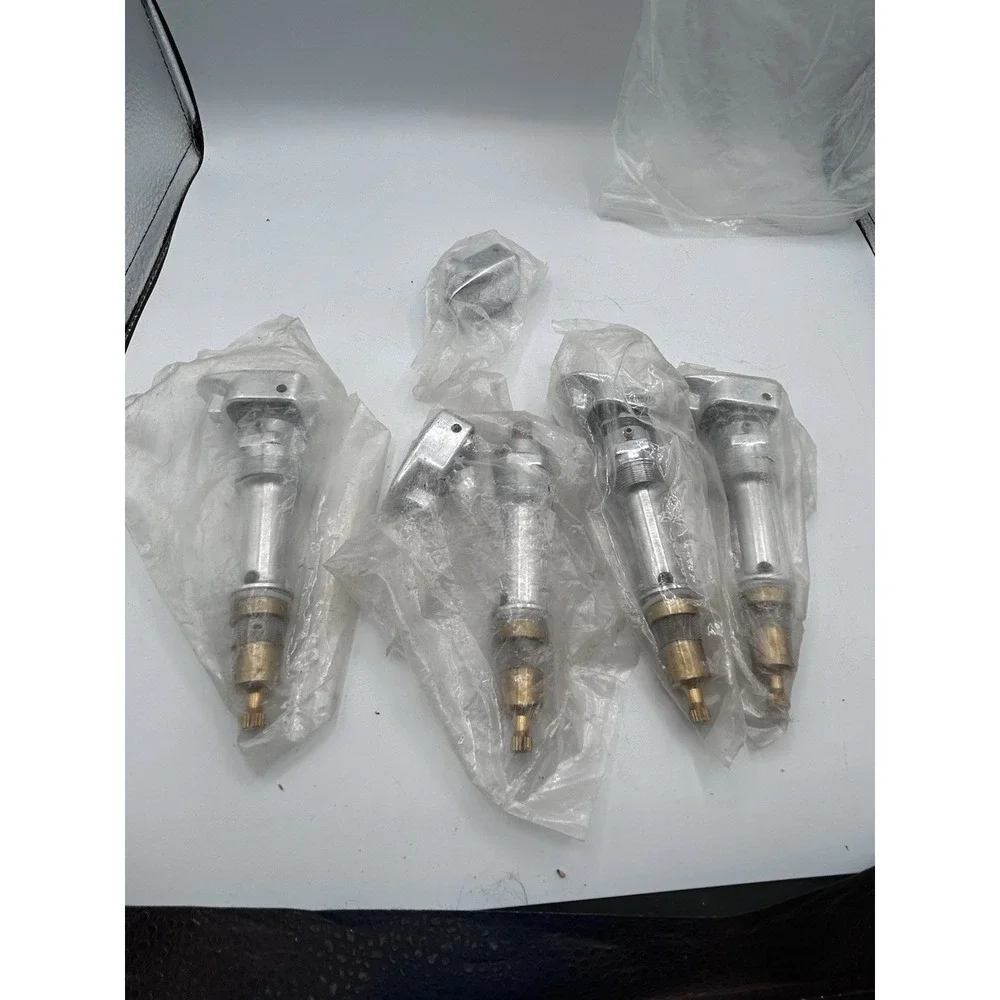 BNIB Speakman 11-0443C (2) & 11-0443H (2) Metering Stem Cold & Hot Lot Of 4